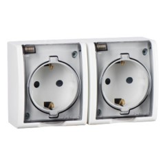 Розетка двойная 2х2Р+Е со шторками с крышкой Simon 15 Aqua IP54 16А 250В белая