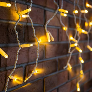Обзор Гирлянда бахрома светодиодная 1,8х0,5м 48LED Тепло-белый IP44, постоянное свечение, белый провод
