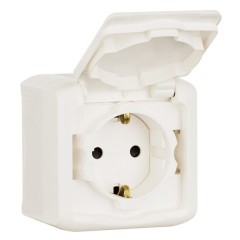 Розетка IP44 Legrand Quteo с заземлением со шторками белая
