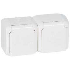 Розетка двойная IP44 Legrand Quteo с заземлением со шторками белая