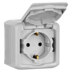 Розетка IP44 Legrand Quteo с заземлением со шторками серая