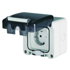 Розетка с/з IP66 при вставленной вилке с установочной коробкой Quadro DKC