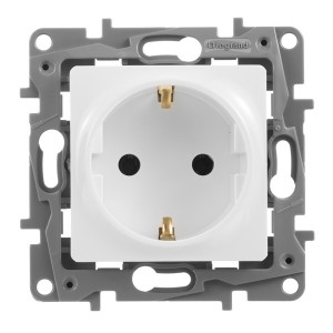 Купить Розетка Legrand Etika с заземлением, винтовой зажим, белая