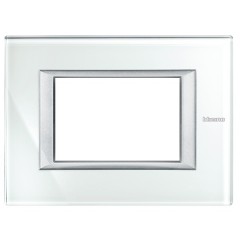 Итальянский стандарт 3 модуля Axolute Bticino Whice стекло Итальянский стандарт 3 модуля Axolute Bticino Whice стекло