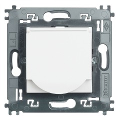 Розетка 2К+З 2 м со шторками с крышкой автоматические клеммы с суппортом LivingLight Белый