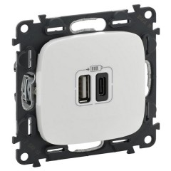 Зарядное устройство с двумя USB-разьемами тип А-С 3000мА с накладкой Legrand Allure белый