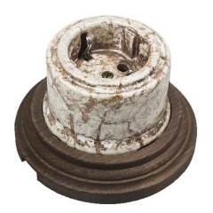 Розетка с/з 16А, 250В с 1-местной рамкой Bironi Лизетта (керамика/бук), мрамор/старое дерево