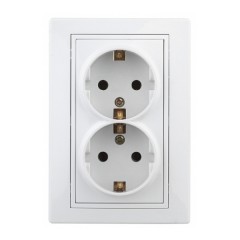 Розетка 2х2P+E Schuko 16А 250В IP20 Intro Plano, белый 1-205-01