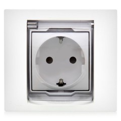 Розетка  с заземлением со шторками с крышкой (IP44) с рамкой SE Unica, белый